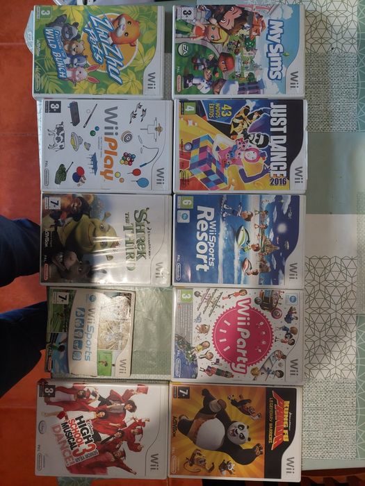 Consola Wii com balança Wiifit e acessórios