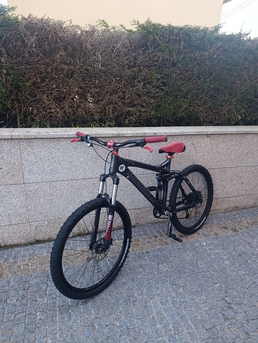 Bicicleta suspensão total