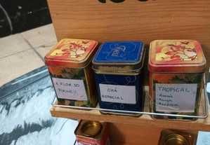 Bonito expositor de especiarias