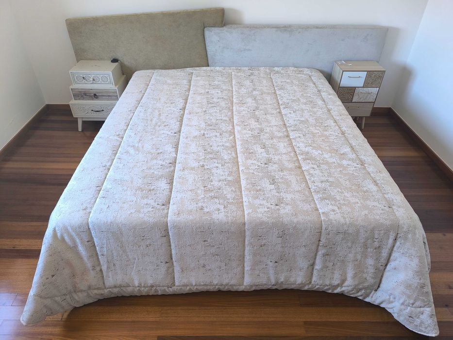 Cama de casal estofada (sem colchão)