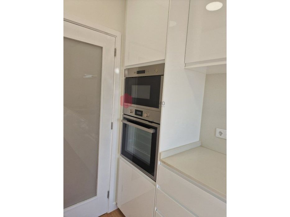 Apartamento T4 para arrendar.