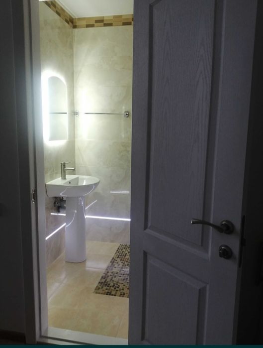 Свет есть.Посуточно,1 ком кварт,левый бер,9я гор.больница