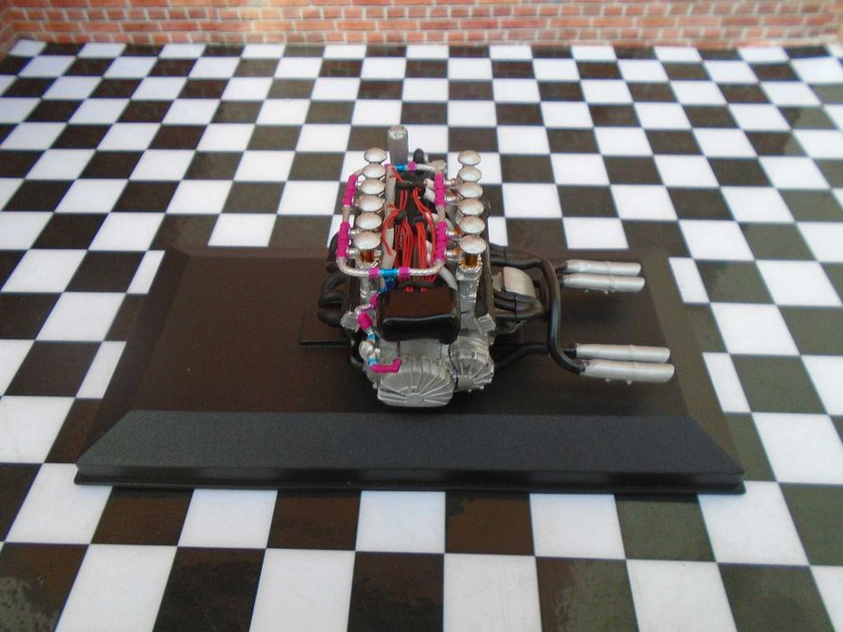 Lamborghini Miura  Silnik V12 1:18 Model