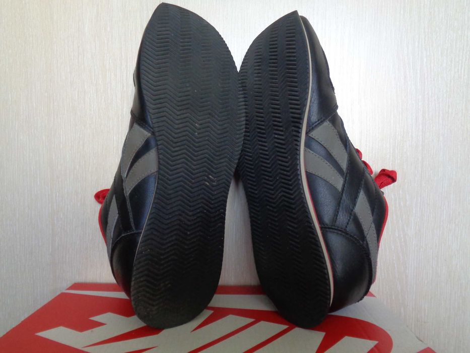 REEBOK obuwie sportowe 40,5/26 skóra naturalna.