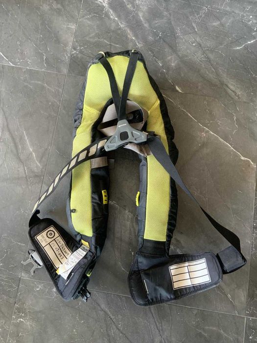 Kamizelka pneumatyczna asekuracyjna ratunkowa żeglarska Deckvest 275N