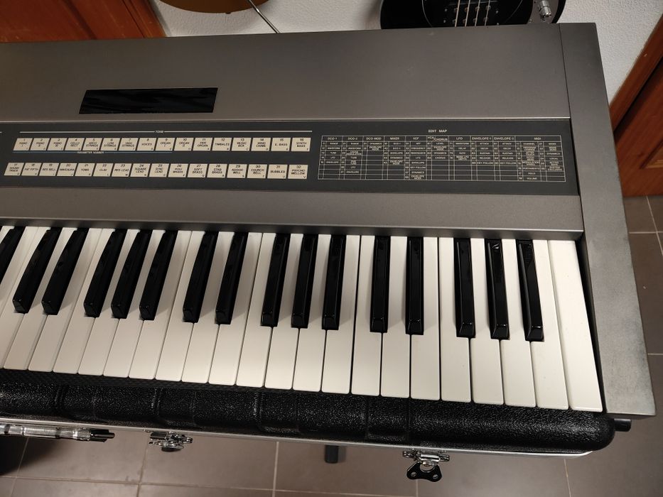 Sintetizador Roland JX8P