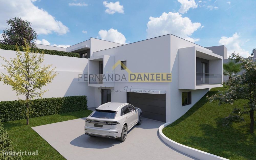 Moradia Geminada T3 com garagem na cave e área exterior!