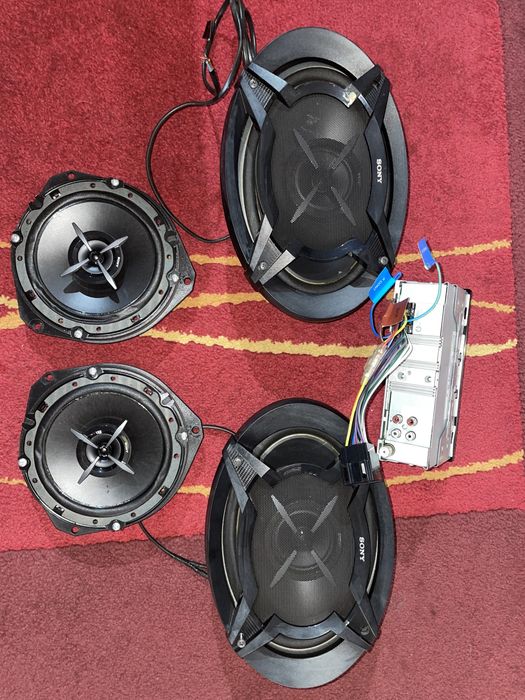 Colunas de mala e portas da sony + radio da Kenwood