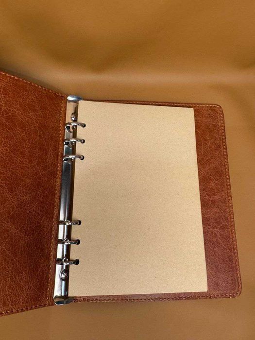 Ręcznie robiony skórzany notes – unikalny prezent