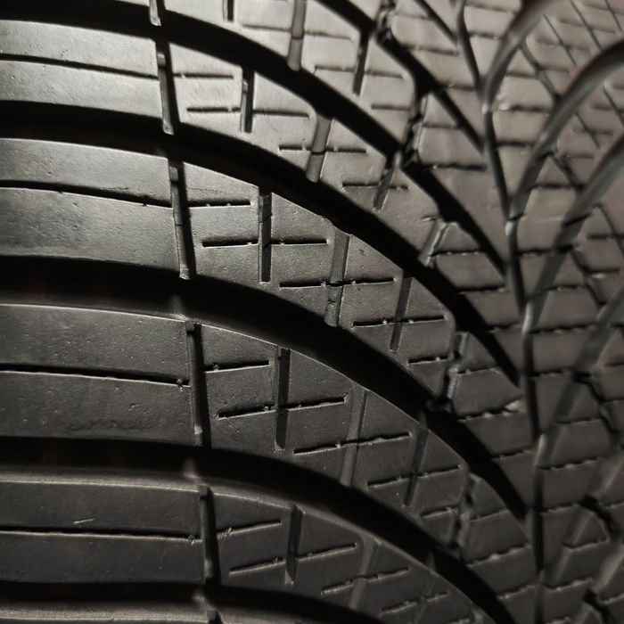 225/40/18 XL Sprzedam komplet opon całorocznych Goodyear