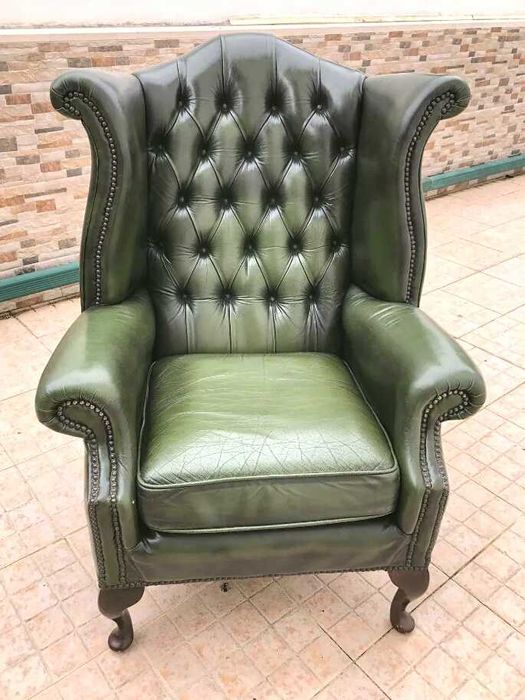 Cadeirão Chesterfield poltrona vintage Inglesa 100% Pele Ler descrição