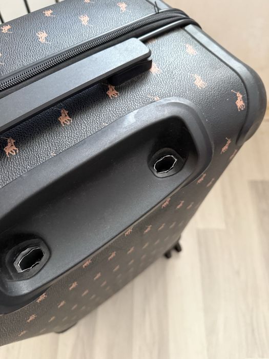 Валіза M розміру