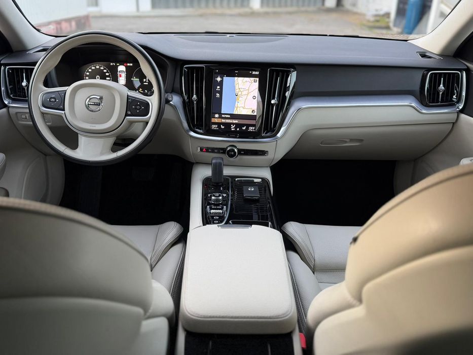 Volvo V60 2.0 T8 AWD TE Inscription  390cv-2020(iva dedutível)