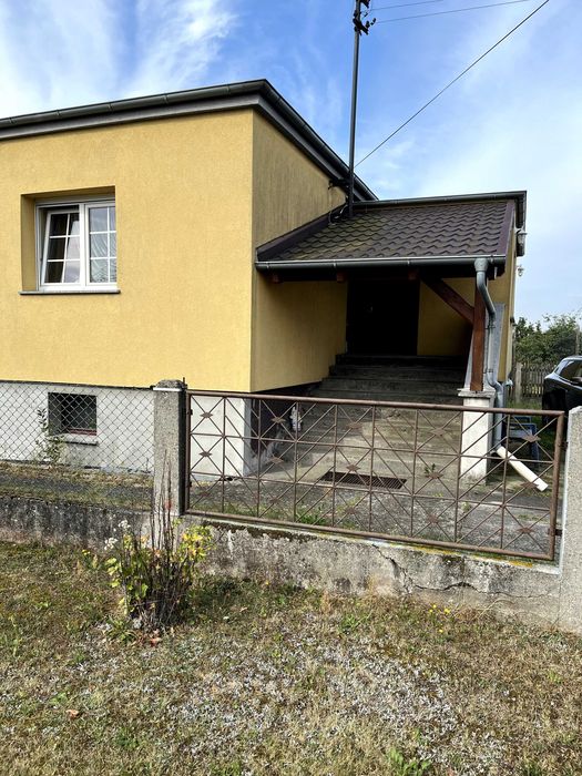Dom wolnostojacy na dużej działce w Opolu Malinie