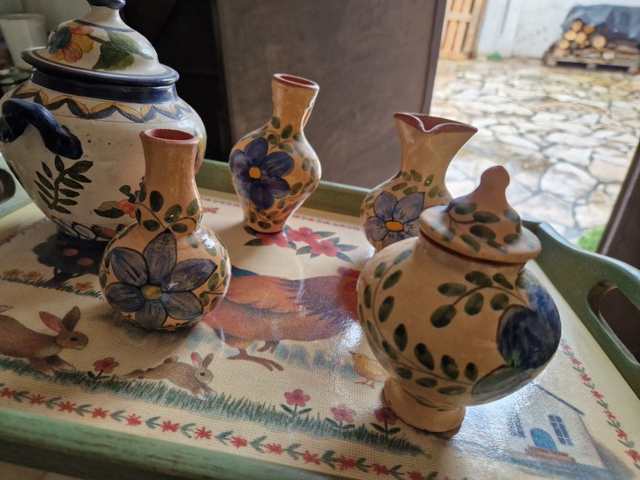Vendo jarras e decorações antigas
