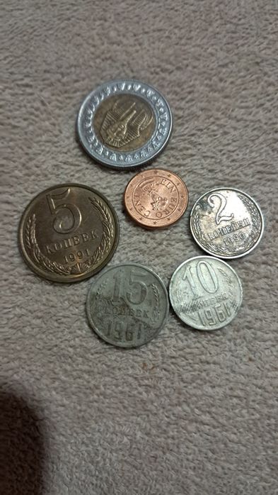 Значки,монеты и прочее.