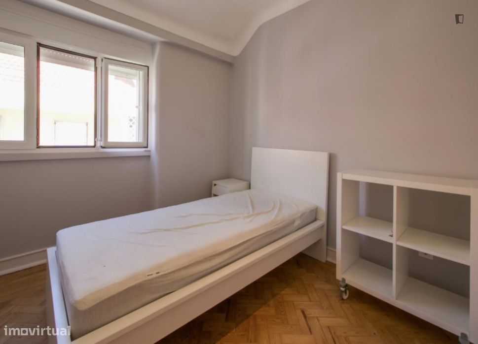 Quarto - localizado em Entrecampos Lisbon