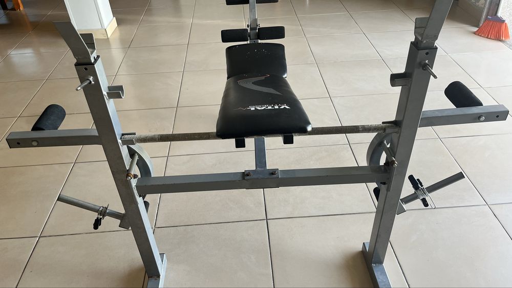 Banco de Musculação Multifunções Vital Fitness c/ Peck Deck e Pernas