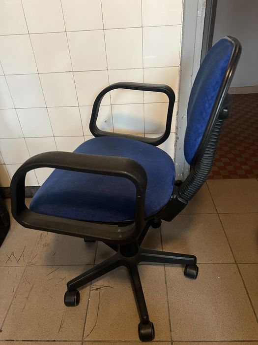 Krzesło biurowe niebieskie