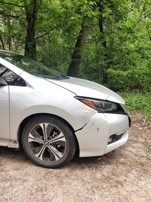 Nissan Leaf 2021 року
