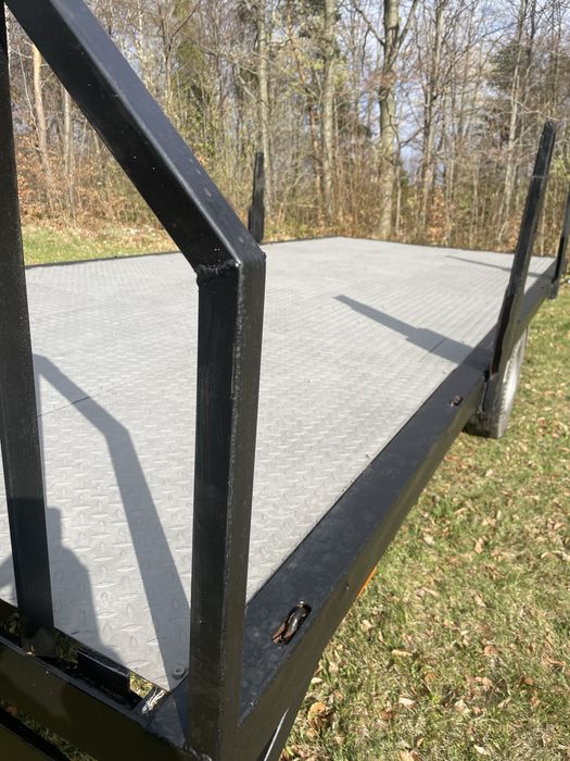 Przyczepa niskopodwoziowa
