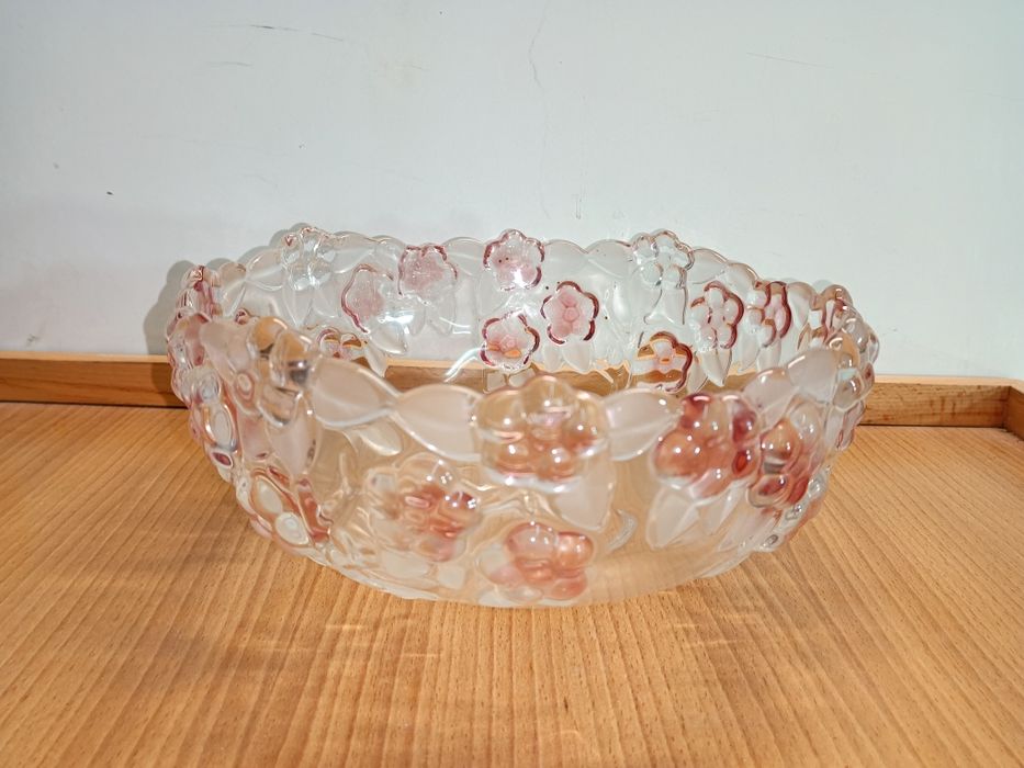Belíssima fruteira em vidro murano com relevos florais, 10/21cm diâmet
