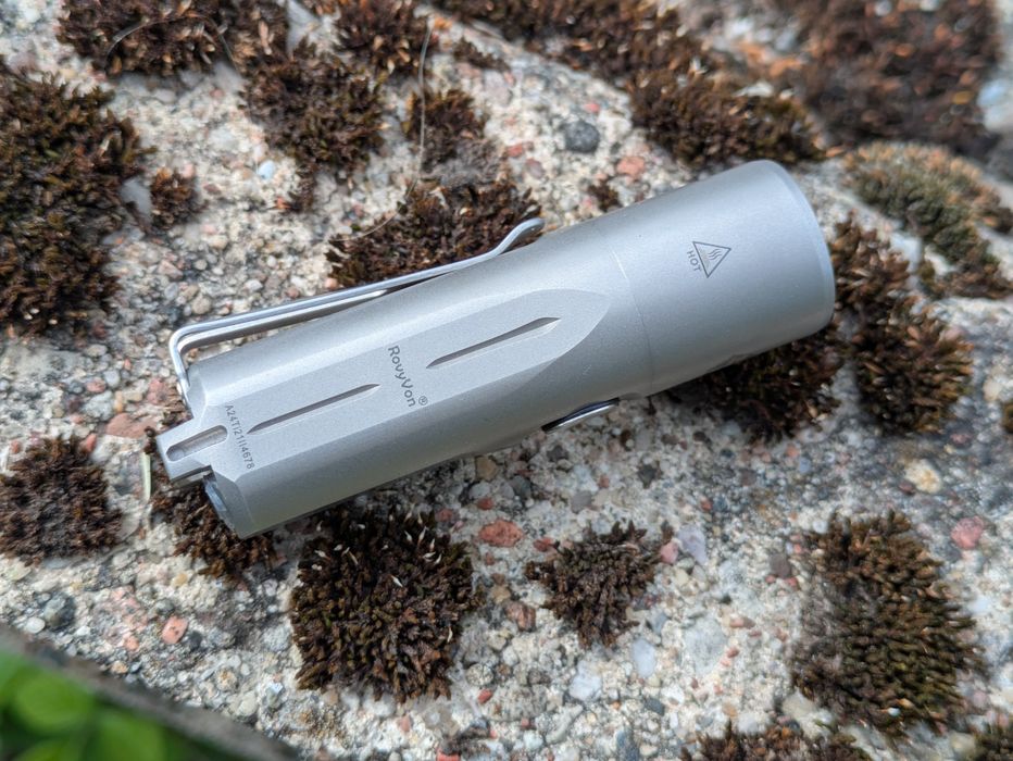 Latarka LED Rovyvon Aurora A24 Ti Titanium  tytan