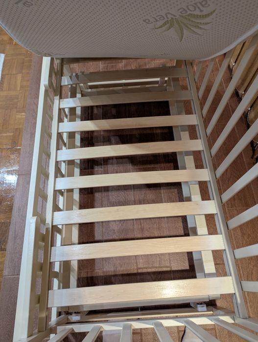 Дитяче ліжко з матрацом