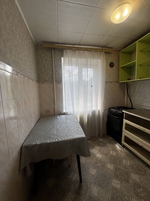 Продам 3 х кімн квартиру   ( СЕРТИФІКАТ ) , ЦЕНТР,вул. Небесної Сотні ( 2 поверх)