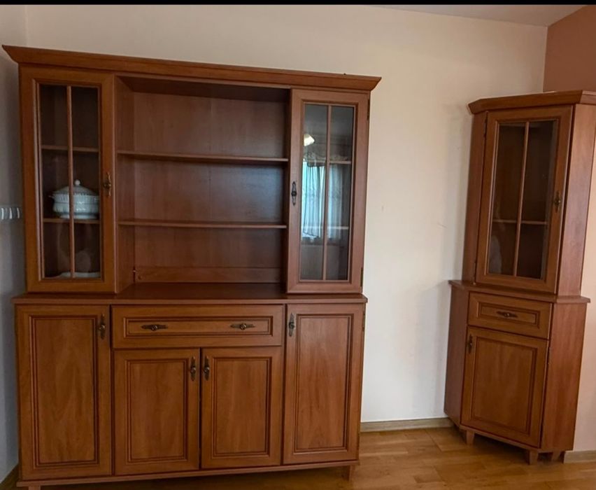 Komoda i witryna narożna