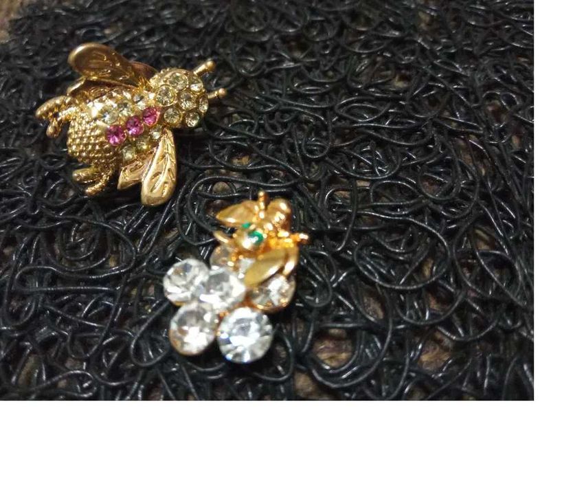 Бижутерия: Брошь пчела, подвеска солнце