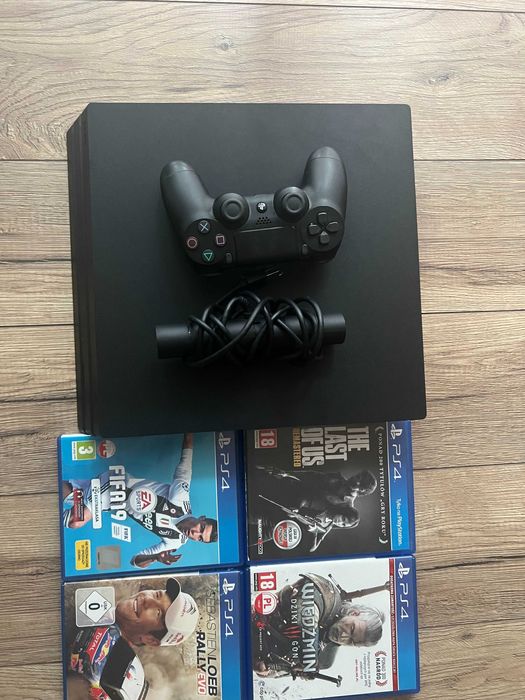 Playstation 4 Pro - Używane + gry i kamerka