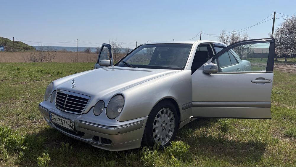 Автомобіль Mercedes - Bens