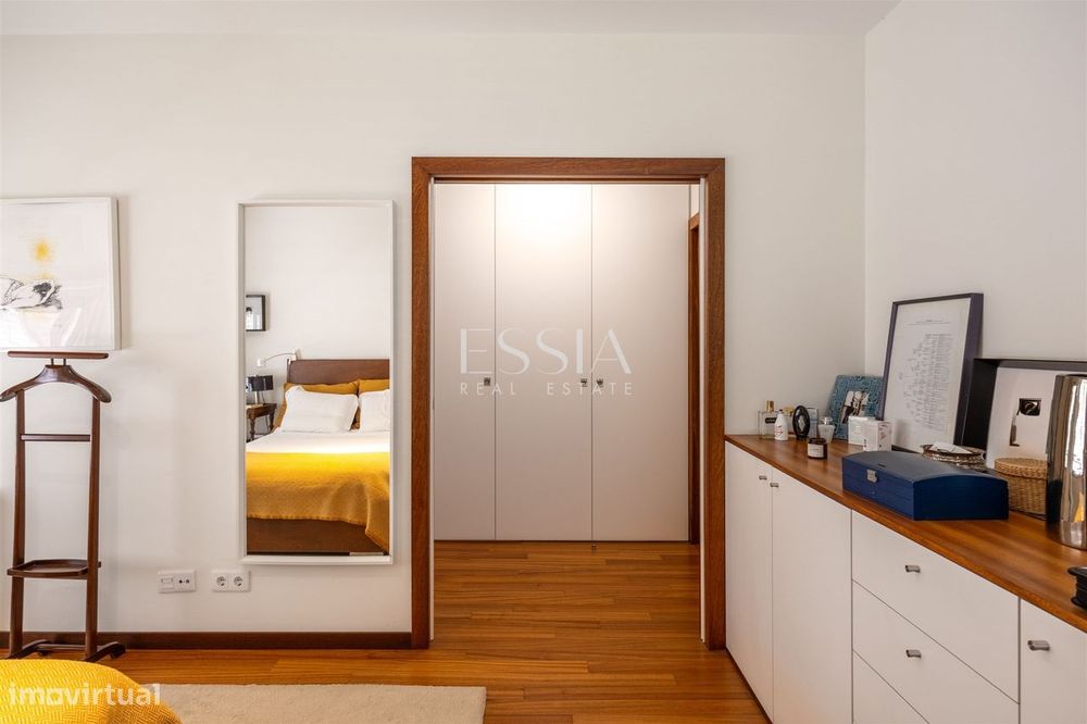 Apartamento T4+1 em Serralves com garagem