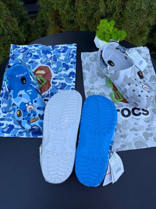 Crocs x BAPE Camo сабо унісекс сині/сірі | Літні крокси з джибітсами | Тапки трендові | тапочки на літо | Крокси Бейп Сірий/синій