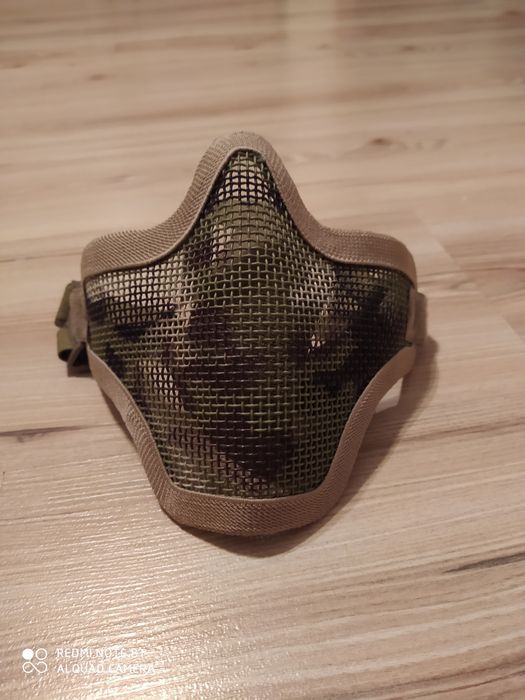 Kamizelka taktyczna z kaburą i maską stalker