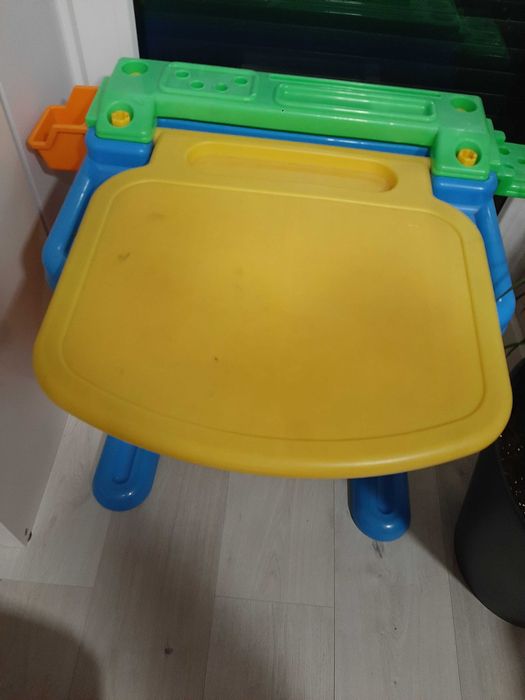 Edukacyjny stolik do zabawy dla dziecka