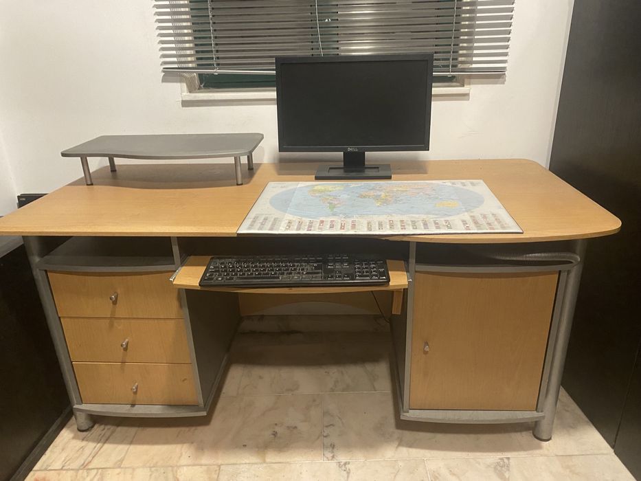 Secretária muito completa