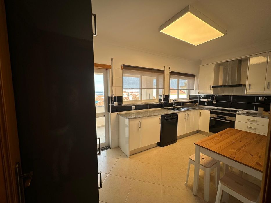 Alugo quartos em apartamento perto ULO peniche
