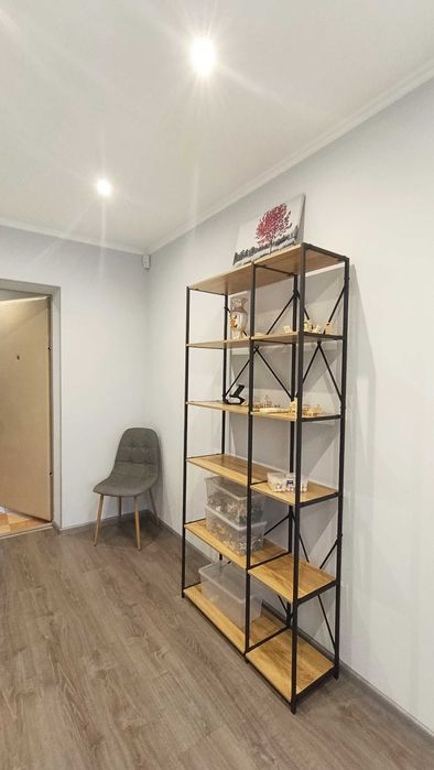 Офіс (3 кабінети). Перший поверх. Світло. Метро Звіринецька 2 хвилини.