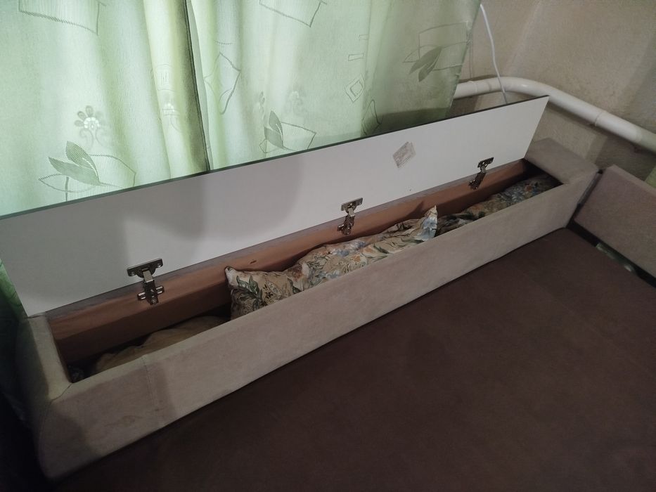 Диван   уголок .