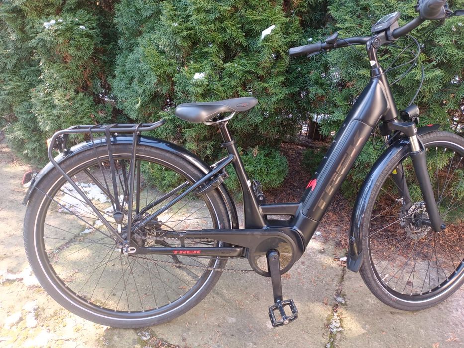 Elektryczny Trek District + 6EU Lowstep SBK