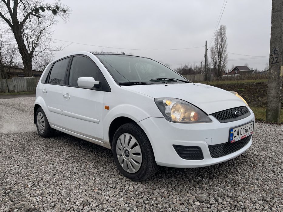 Продам Ford Fiesta 1.3 бензин