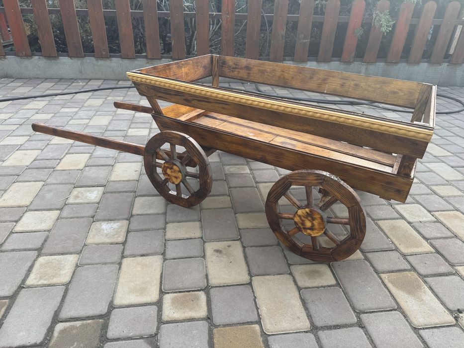 Дерев'яний садовий візок