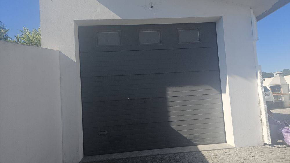 Portão eléctrico com motor de garagem