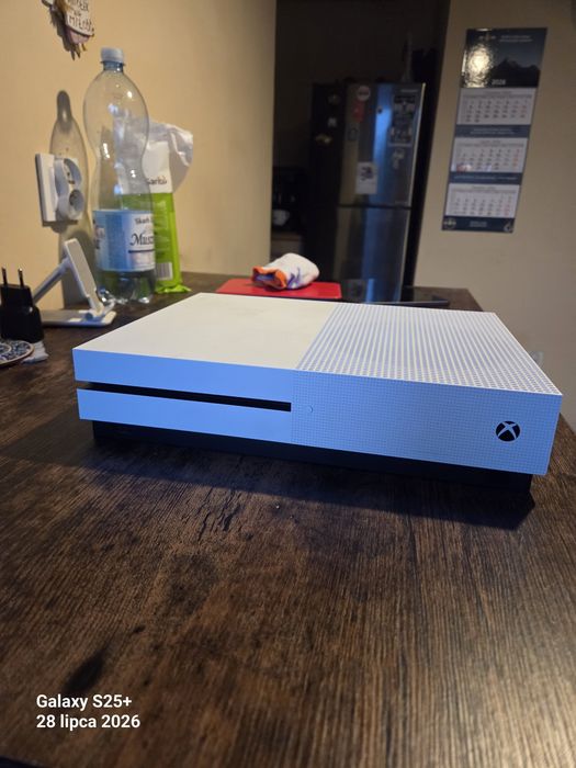Xbox one s włącza sie