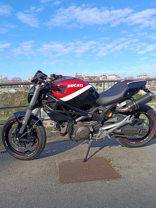 Ducati Monster 696