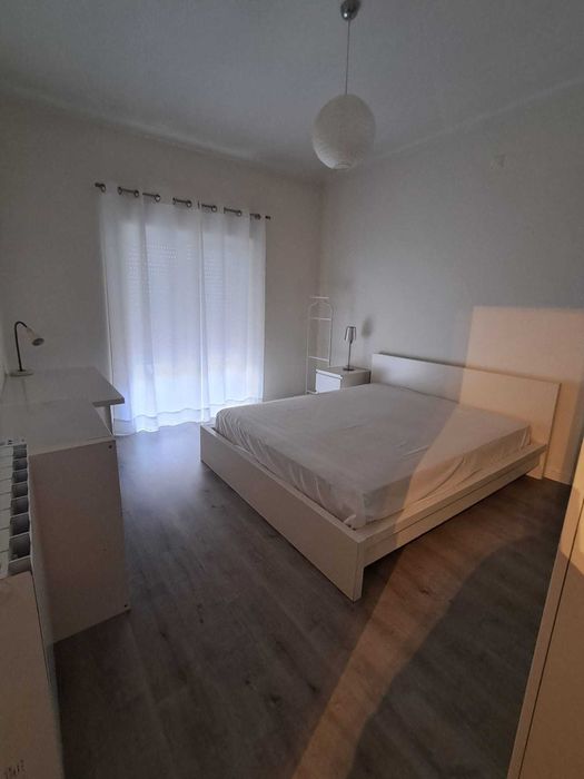 Quarto em apartamento na Rua do Pisão