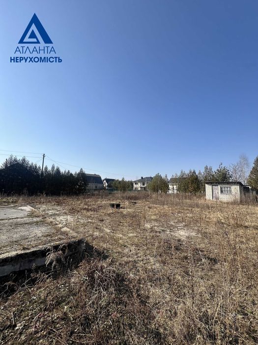 Пропонуємо до продажу 2 суміжні земельні ділянки  в селі Озерце.