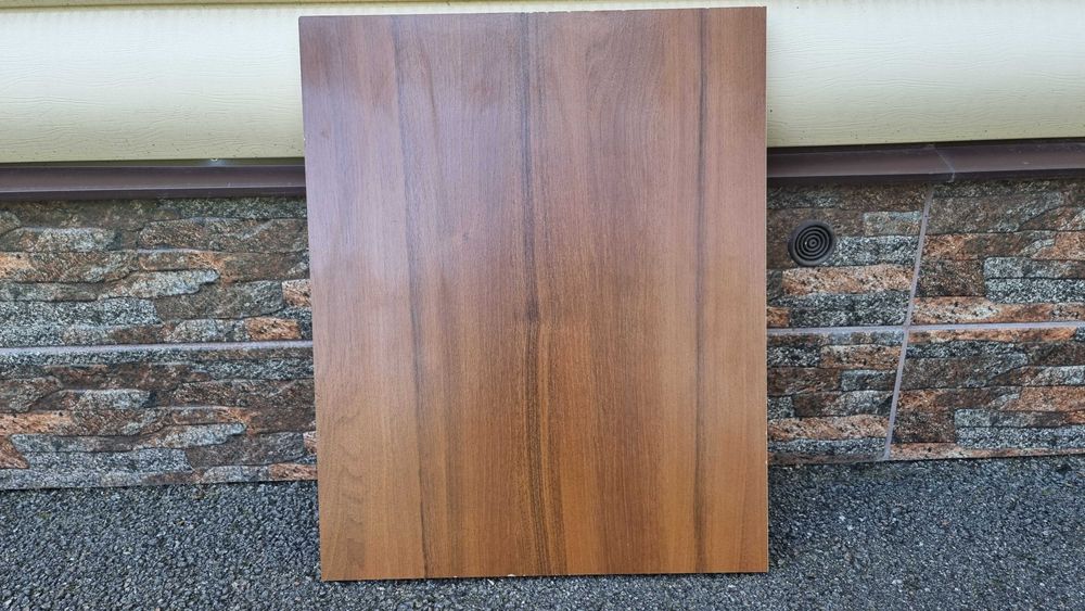 ДСП мебельная, толщина 18мм. Полка для шкафа. Состояние отличное.